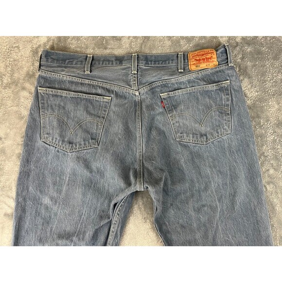 Levi’s 501 Jeans Men’s 44x32 (40x30.5) Straight Leg Button Fly Medium Wash Blue - Picture 5 of 13